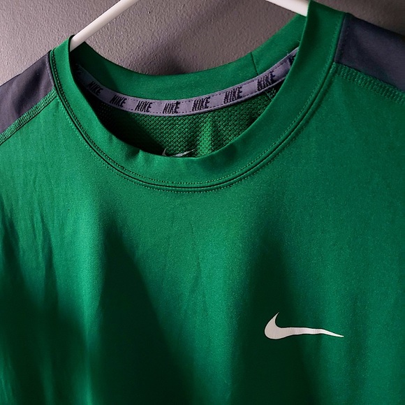 Nike Dri-Fit tee - Picture 3 of 3